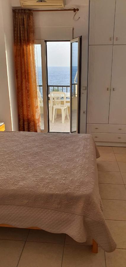 Eirini Apts On The Beach Psari Forada Екстериор снимка