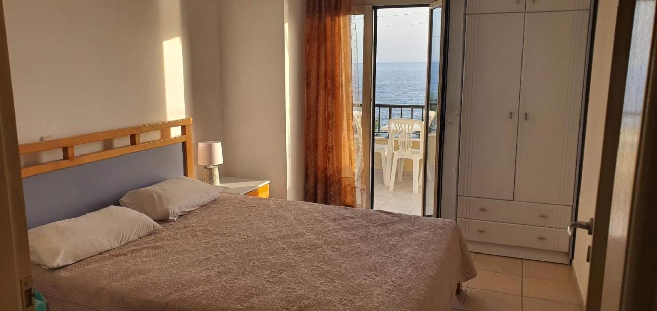 Eirini Apts On The Beach Psari Forada Екстериор снимка