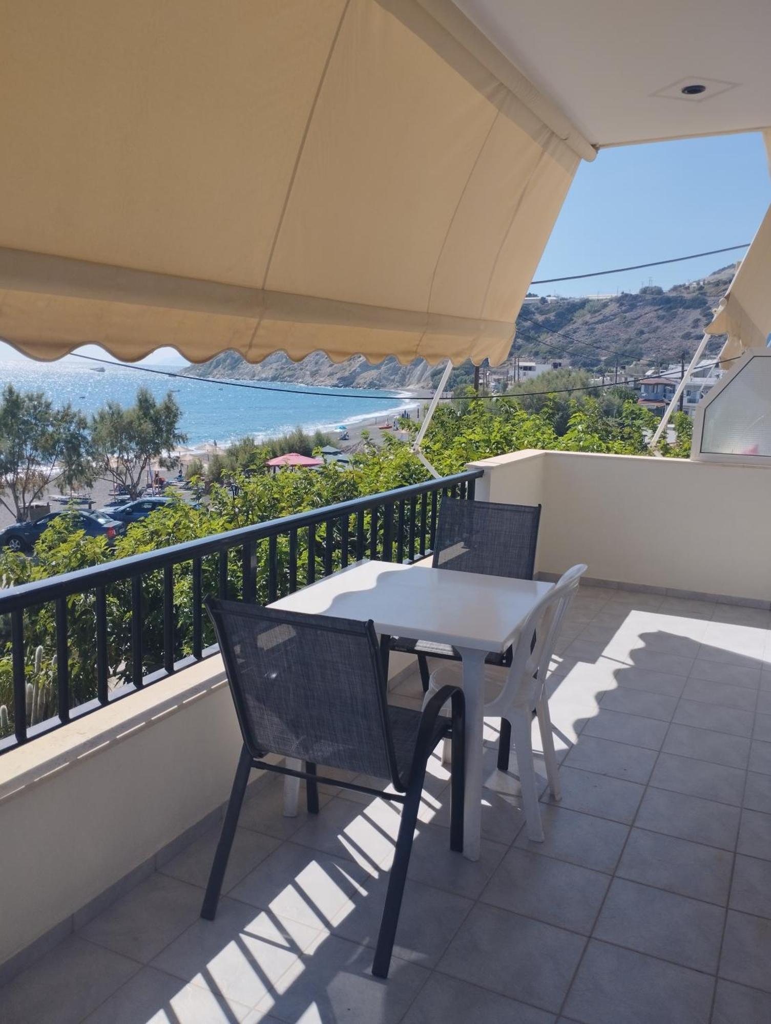 Eirini Apts On The Beach Psari Forada Стая снимка