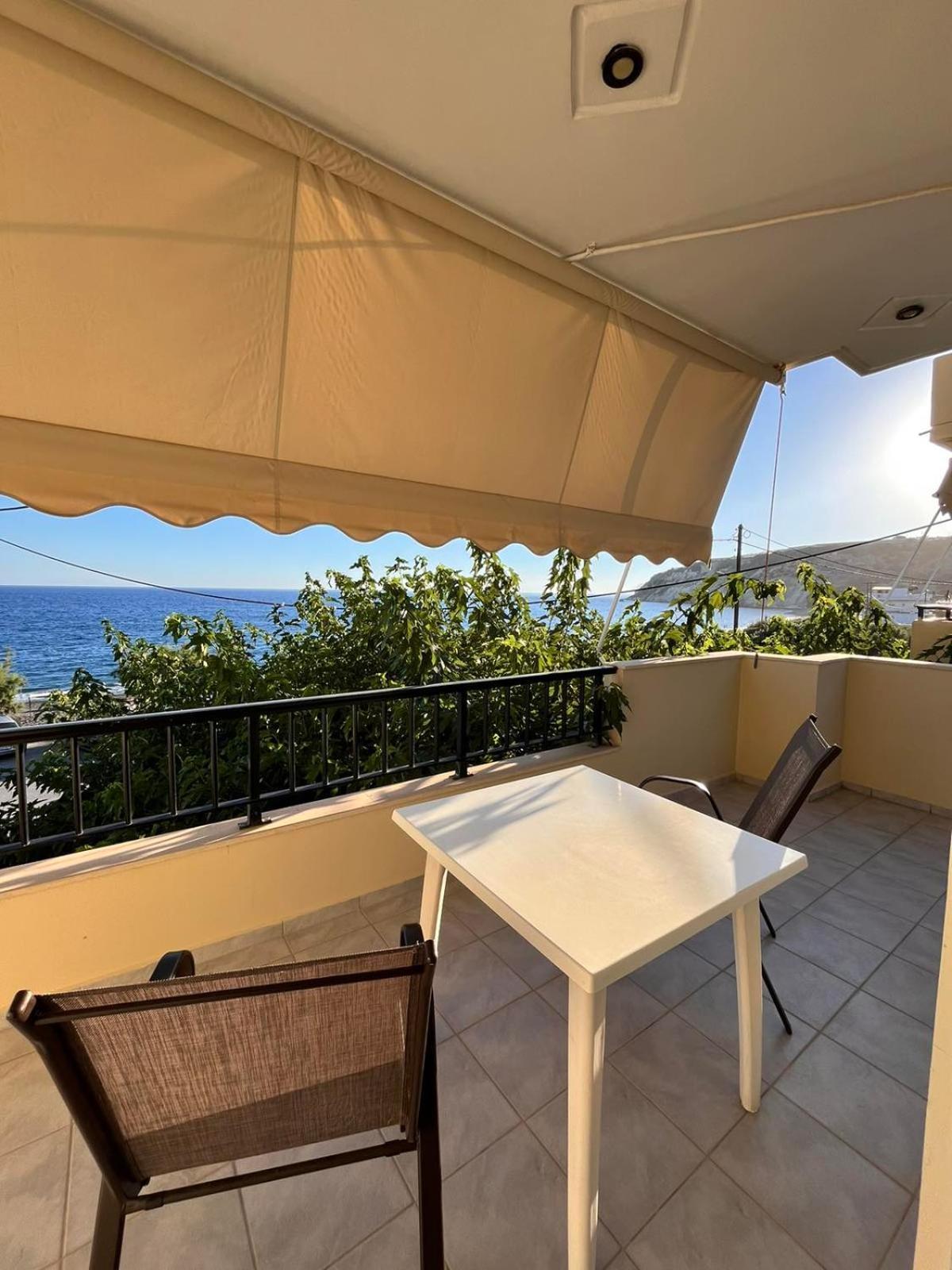 Eirini Apts On The Beach Psari Forada Екстериор снимка