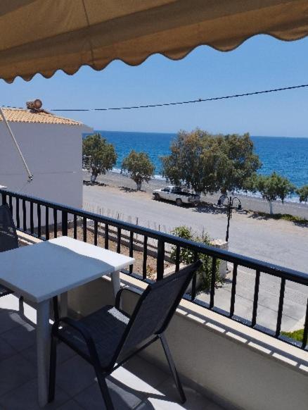 Eirini Apts On The Beach Psari Forada Екстериор снимка
