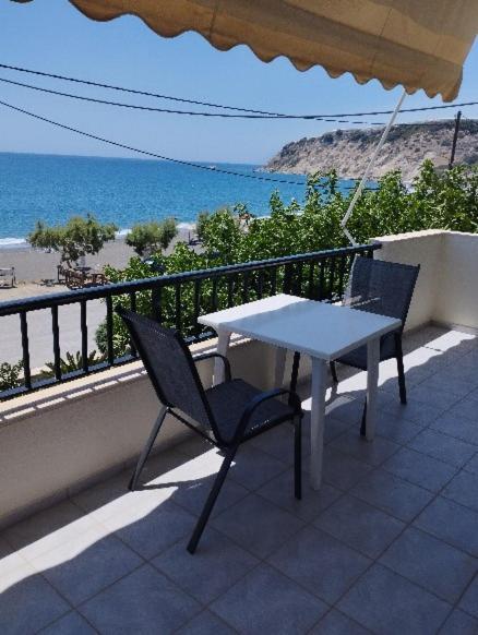 Eirini Apts On The Beach Psari Forada Екстериор снимка